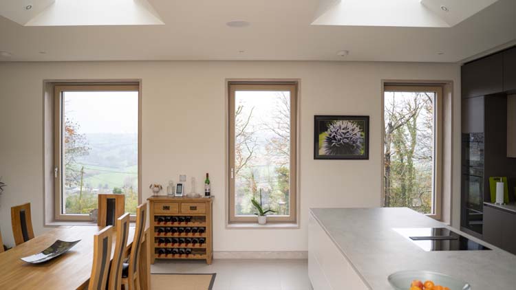 The Rise of Large Windows for a Dynamic Aesthetics